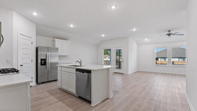 Photo - "Bright 4-Bedroom Haven with Scenic Views ... Casa