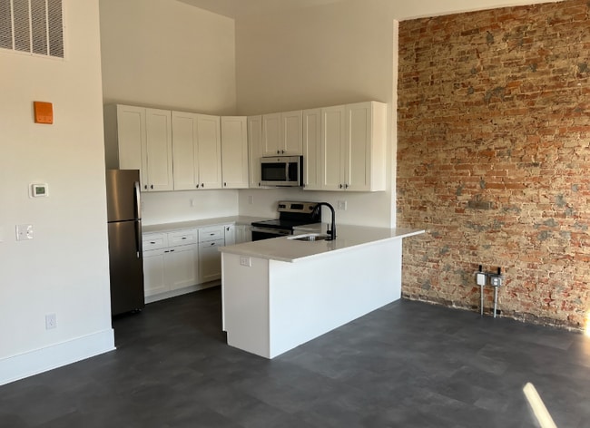 Photo - 145-151 E Main St Unidad 145-300