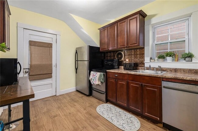 Photo - 612 Thames St Unidad 2