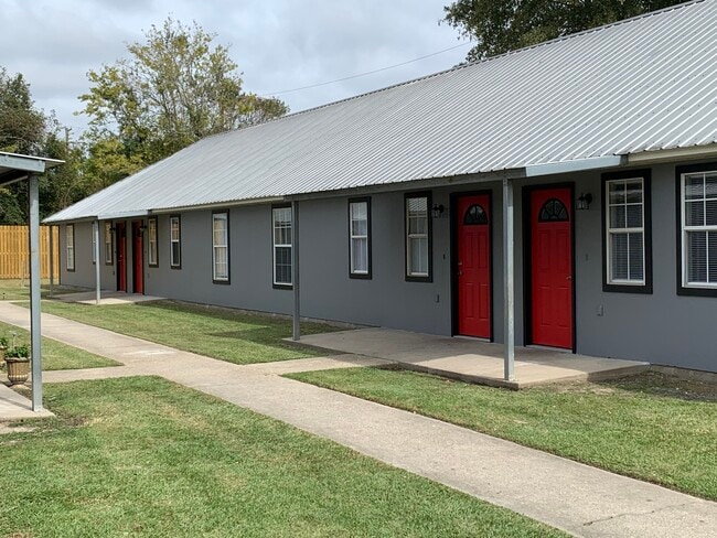 CJ Puertas rojas 1 - Chateau Joli Apartments