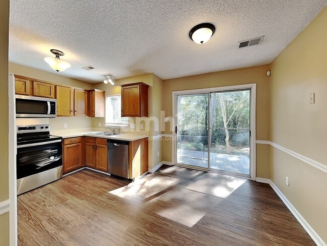 Photo - 2206 Coatsdale Ln