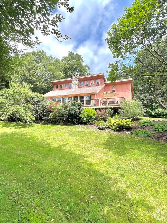 Building Photo - 67 Moodus Leesville Rd Rental
