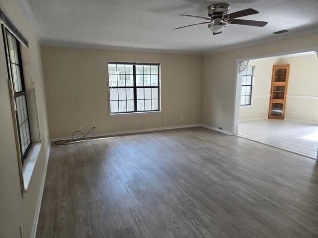 Photo - 5771 Helen St