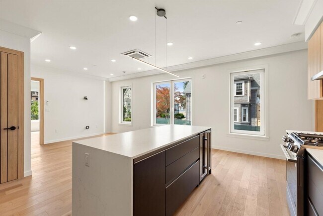 Photo - 386-388 Washington St Unit 103