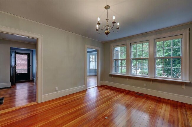 16 Elton St