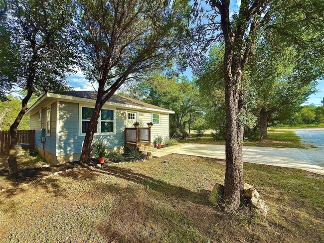 Photo - 11403 Leander St