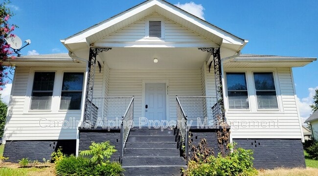 Building Photo - 211 River St Rental