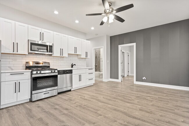 Photo - 1058 W Glenlake Ave Unit 2