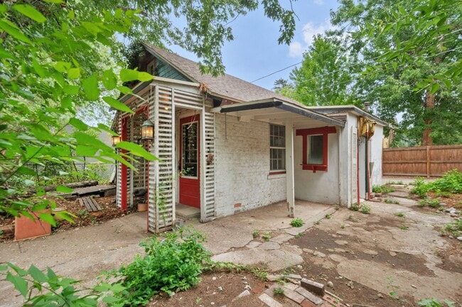 Photo - Charming bungalow for rent!