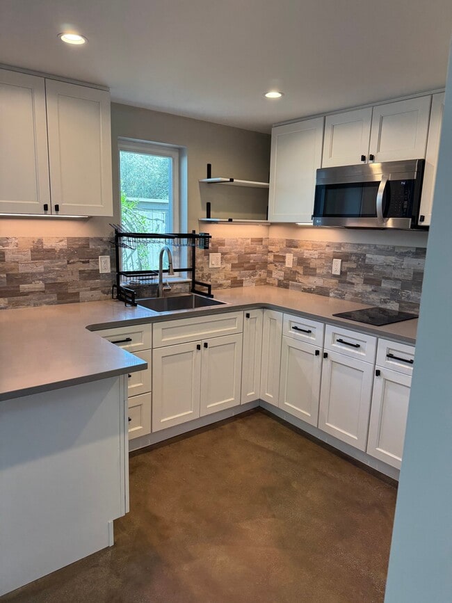 Photo - 2216 1/2 Motta St