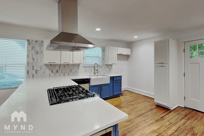 Photo - 2718 Lawrence St