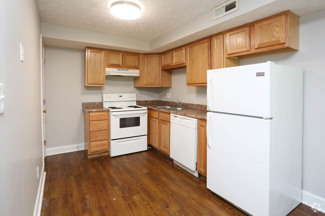 02 1BR, 1BA - 850 SF - Townhouse Classic - Kitchen - Cross Keys and Woodridge