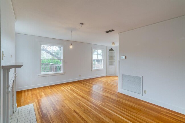 Photo - 1609 Sunset Ln