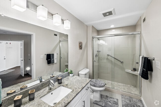 1BR, 1BA - 536SF - Bathroom
