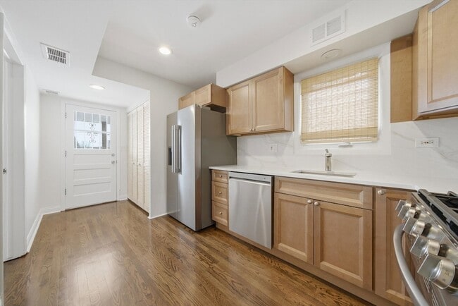 Photo - 6017 W Montrose Ave Unit 2