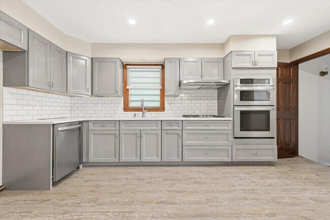 Photo - 358 Cator Ave