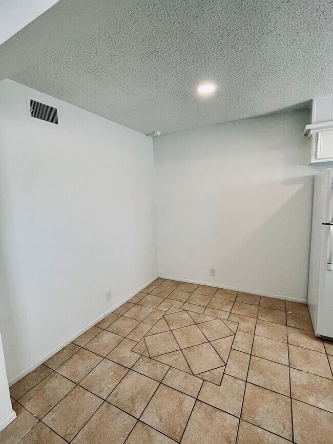 Photo - 1203 Redwood St