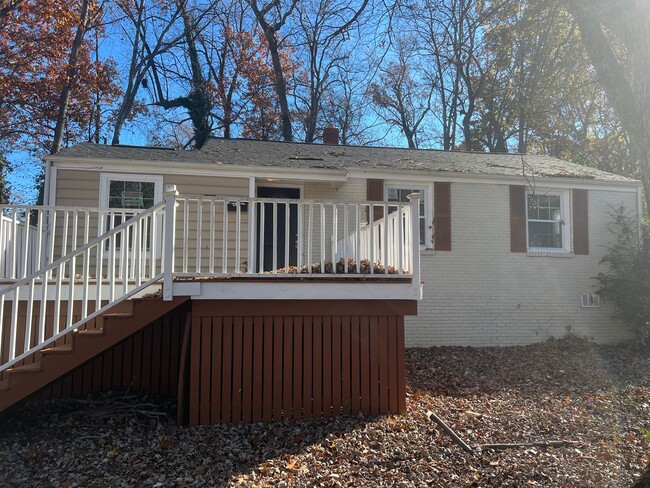 3 Bedroom Home Near NODA - 3 Bedroom Home Near NODA