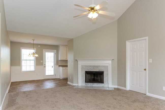 Photo - 1136 Larkspur Dr
