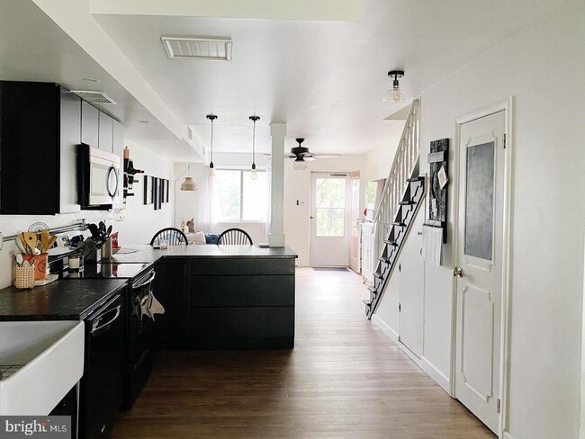 Photo - 910 Valley Dr