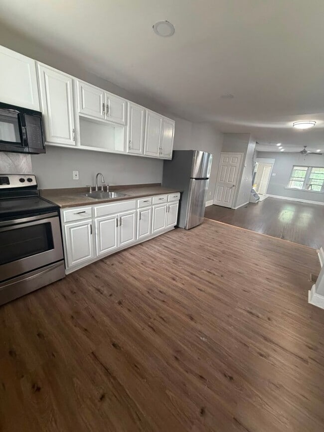 Photo - 240 S 61st St