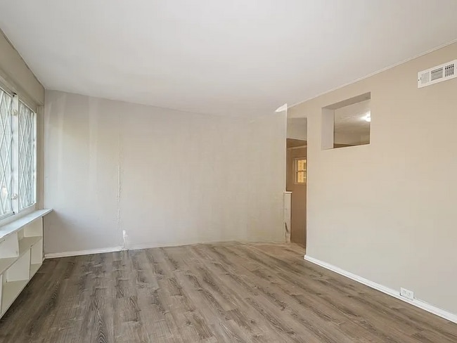 Photo - 24 St Laurence Dr