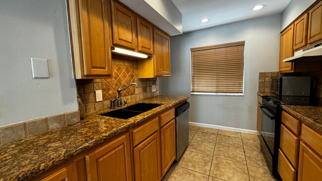 Building Photo - 2/2.5 Condo in Jacksonville Beach - 2 Minute Walk to the Beach! Storage Area, Covered Parking, Pe...