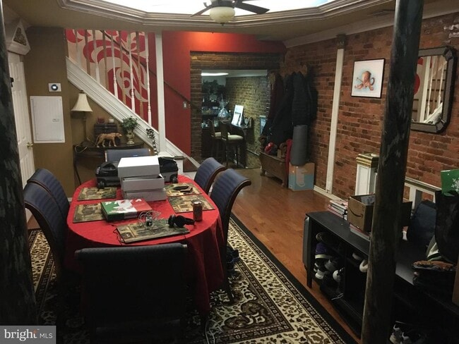 Photo - 433 W Girard Ave