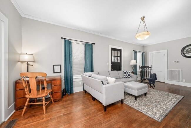 Photo - Renovated Vintage Cottage in downtown Cookeville