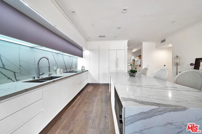 Photo - 132 N Swall Dr Unit 301