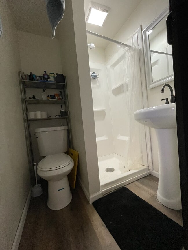 Photo - 807 Wood St