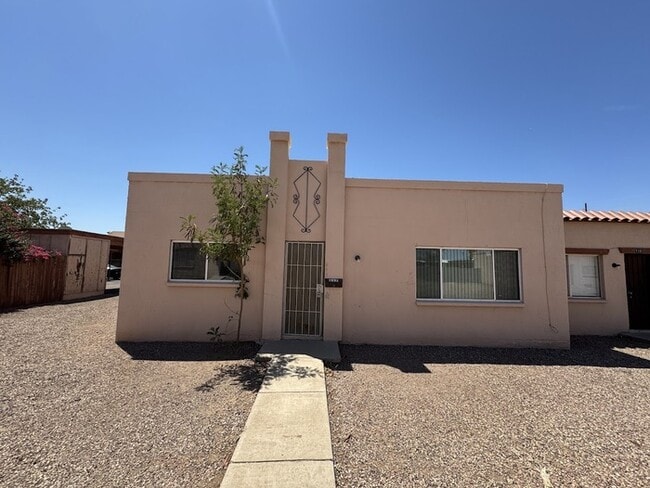 Building Photo - West Phoenix Townhome