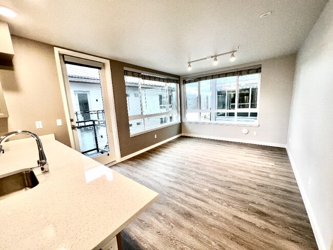 Photo - 2330 Yakima Ct Unit B304