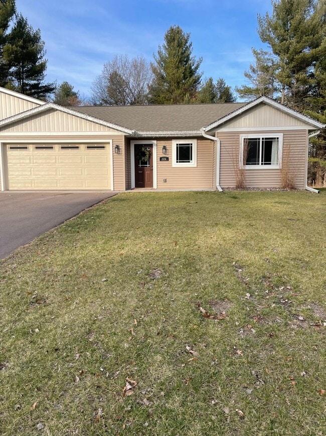 Building Photo - 122-124 Hickory Lane Unit 122