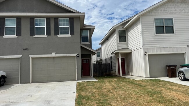 Building Photo - Lynwood Village Townhome - Move-in Ready Unit 10323 Candlewood Way  101