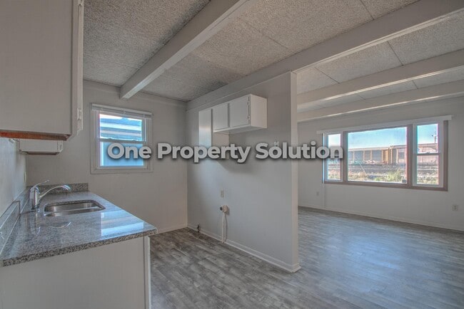 Photo - 1305 Logan St