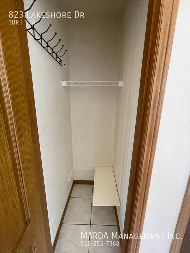 Photo - EXECUTIVE LAKEFRONT PROPERTY - 3 BED/3 BATH - PLUS HYDRO, WATER & GAS!