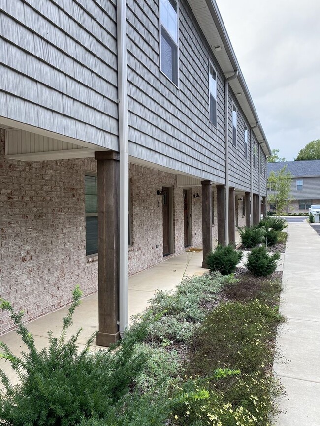 Photo - Modern Townhome Close to MTSU