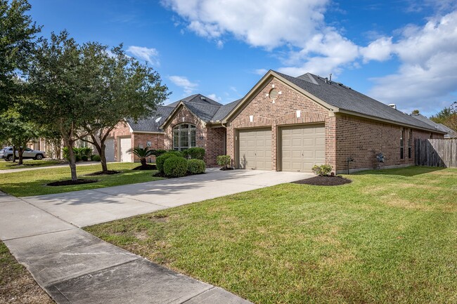 Building Photo - 13043 Sweetgum Shores Dr Rental