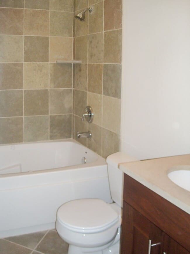 Photo - 2334 N Greenview Ave Unit 2334-3