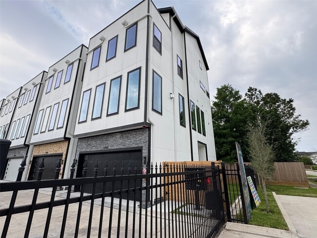 Photo - 5705 Dolores St