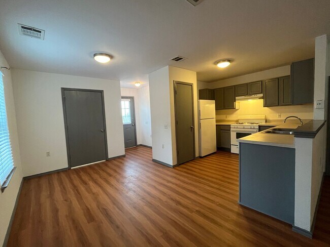 Photo - Cute 3/2.5 in Manor