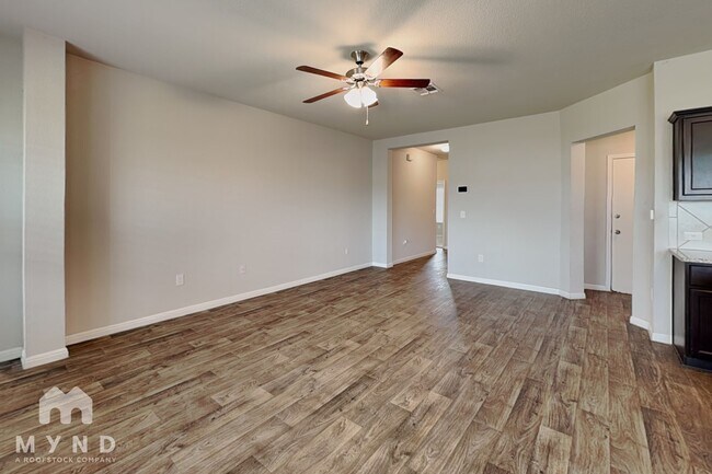 Photo - 10808 Seguin St