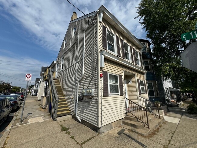 Building Photo - 1051 Ferry St Unit 2