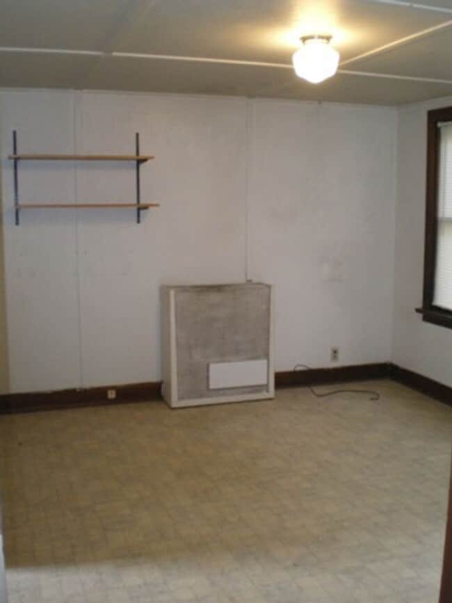 Photo - 445-447 NE Campus Street Unidad 445