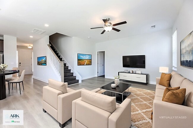 Photo - 309 Woodgate Wy