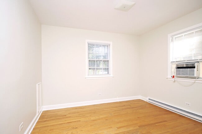 Photo - Student-Friendly Ivy Rd Apartment Near Foods of All Nations Unit Ivy Rd 2114 #05