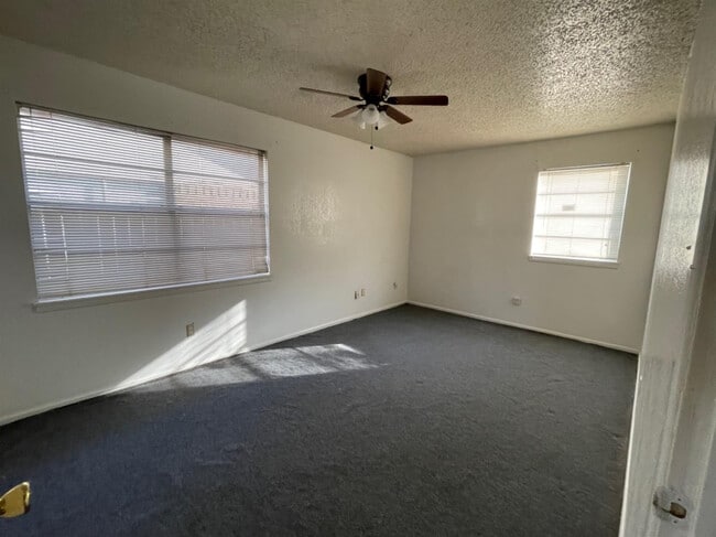 Photo - 610 N Elkhart Ave