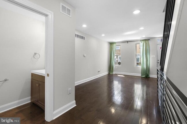 Photo - 2045 Wilder St