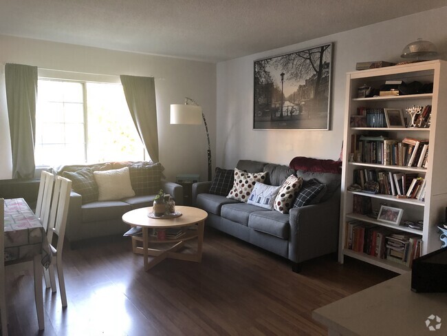 Building Photo - 2929 S Orange Dr Unit B Rental